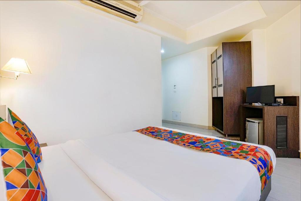 Gandharva Residency Swargate Hotel Pune Exterior photo