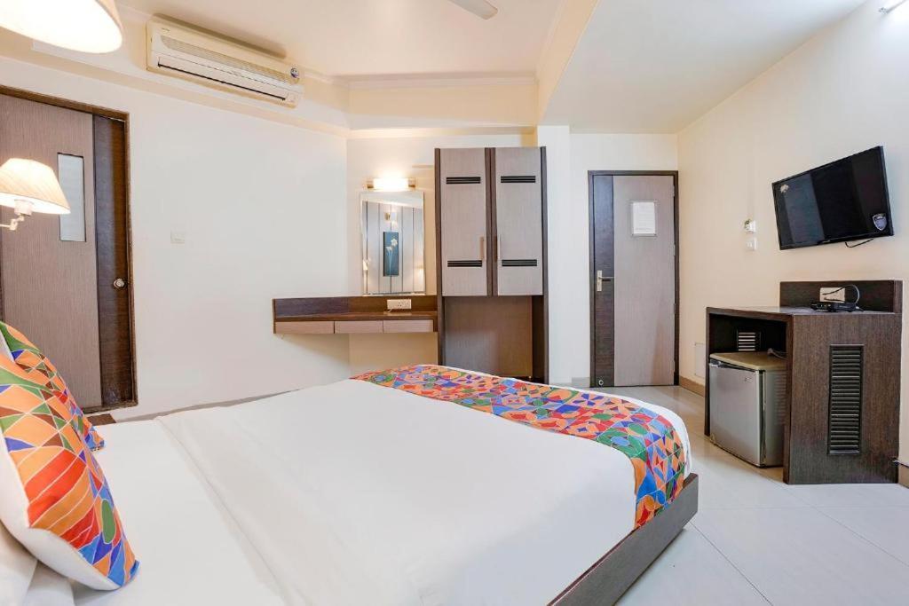 Gandharva Residency Swargate Hotel Pune Exterior photo